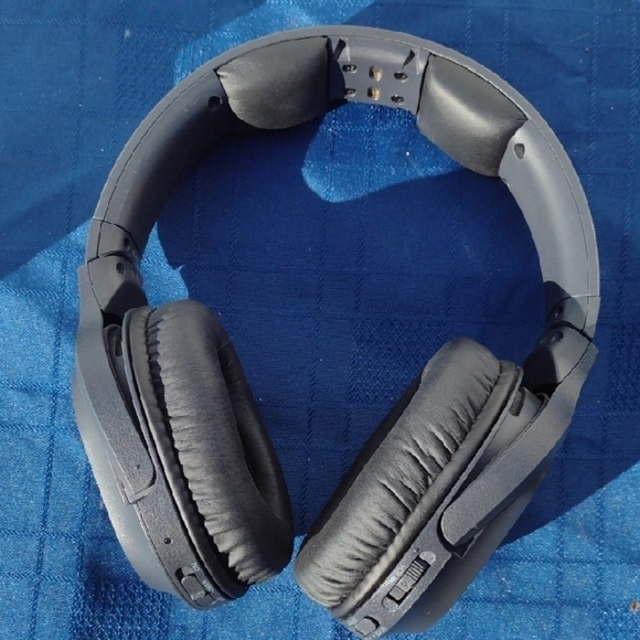 Sony Wireless Over-Ear Headphones - Black - Picture 1 of 2